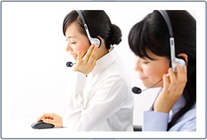 旅行カタログギフト EXETIME (エグゼタイム)のコンシェルジュが旅行カタログギフトのサポートをしている写真